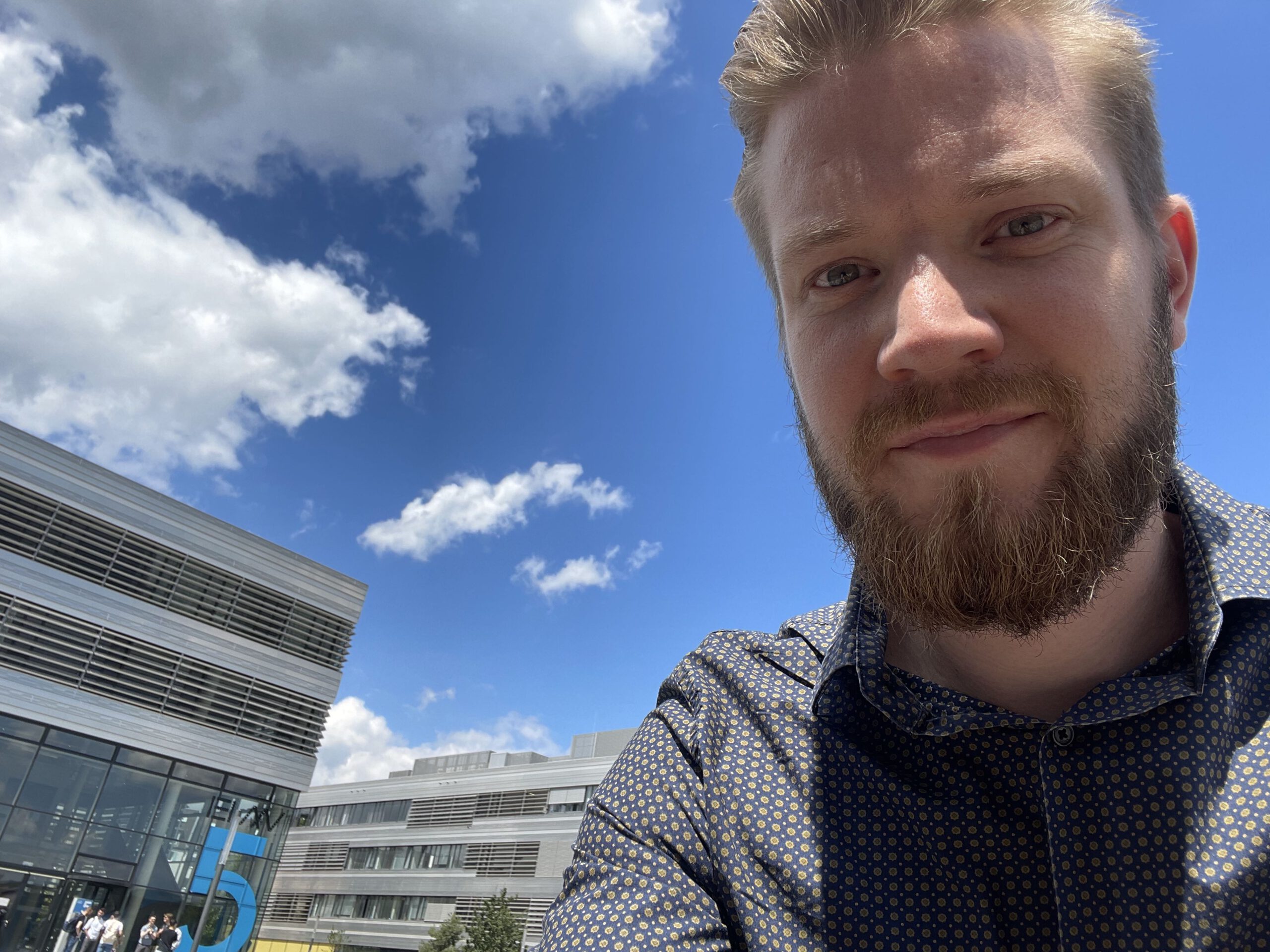 Steffen at the campus of the Hochschule Düsseldorf